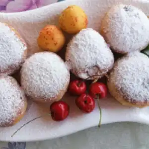 Крофнички со свежи кајсии