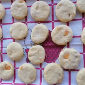 Крофнички со свежи кајсии - 3
