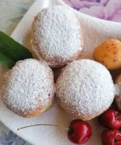 Крофнички со свежи кајсии - 7